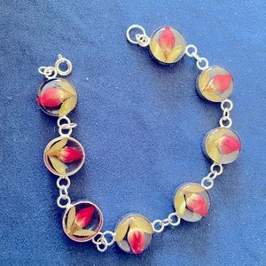 Women’s bracelet with real flowers inside